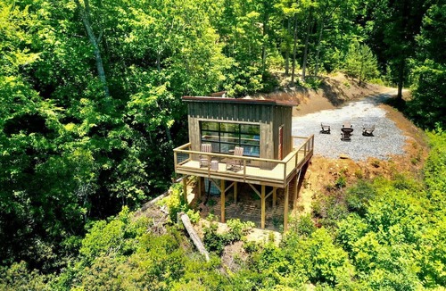 Bryson City Cabin | Pet-Friendly Glamping Cabin with Panoramic Views near Nantahala National Forest