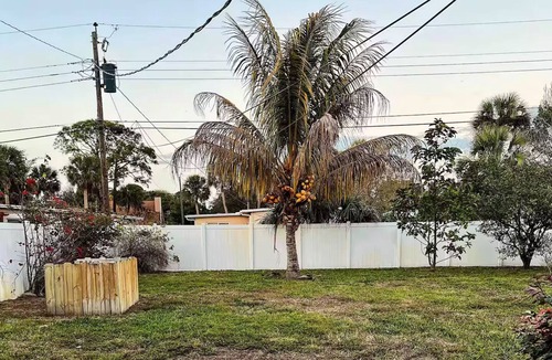 Melbourne Apartment | Pet Friendly Guesthouse Near the Beach/Downtown