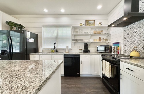 Historic District House | Pet Friendly Historic Downtown Bungalow with Fenced In Yard!