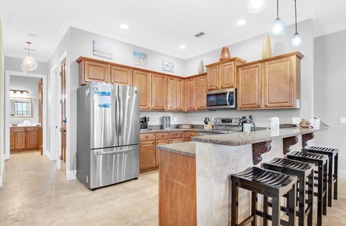 Villages of Crystal Beach House | ⭐Pet Friendly⭐Lagoon Pool-Beach Trolley-2 Kings 👑-5BR Here Comes the Sun