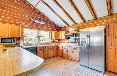 High Springs Cabin | Pet-Friendly Log Cabin in Florida Countryside!