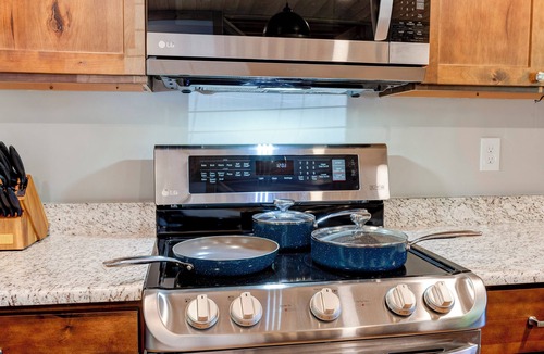 Weaverville House | Pet Friendly Modern Mtn Cabin 2 King Master Suites Mtn Views
