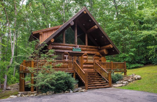 Smoky Mountains House | Pet Friendly Near Dollywood Cabin・Hot tub・Views