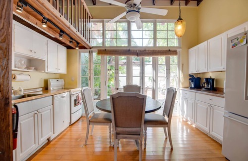 Historic Seaport Apartment | Pet Friendly, Near Duval - Rose Petal Petite Suite