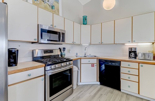 Ocean Cay House | Pet Friendly | Ocean Views | Across the Road from the Beach | The Round House