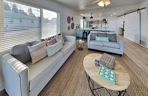 Glenwood House | Pet-friendly Ormond Beach bungalow, newly updated and steps from the beach!