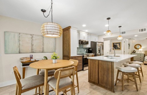 Amelia City House | Pet Friendly | Pool View | Ground Level Sailmaker Villa