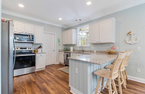 Tranquil Harbour House | Pet Friendly, Perfect Beach Getaway! Private Bungalow w/living Space!