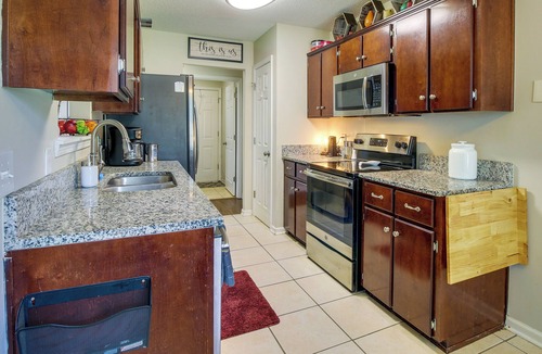 Fleming House | Pet-Friendly Savannah Rental w/Community Pool!