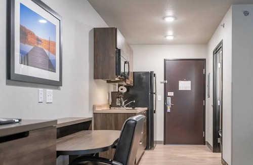 Westgate Hotel | Pet-Friendly Stay with Kitchen Perfect for Long-Term Visits Near Camp Lejeune