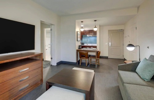 Mount Pleasant Hotel | Pet-Friendly Suite w/Free Bfast– Enjoy Mount Pleasant Adventures Nearby