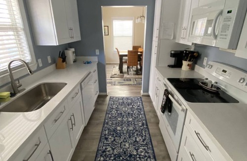 Key West House | PET FRIENDLY! SUMMER SPECIALS ! 3 Bedroom 3 bathroom home. Sleeps 8