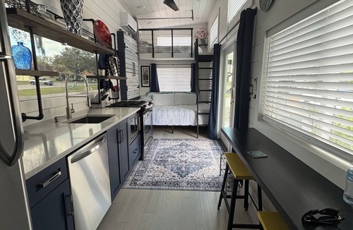 Clermont Villa | Pet Friendly Tiny Home Adventure in Bustling Clermont!