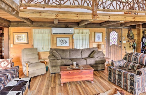 Topton Cabin | Pet-Friendly Topton Cabin w/ Hot Tub & Game Room!