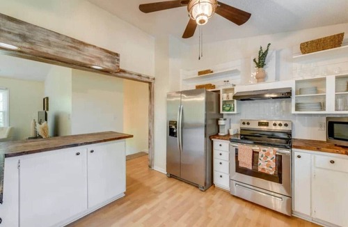 Mount Mourne House | Pet Paradise: Mooresville Escape