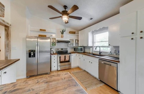 Mount Mourne House | Pet Paradise: Mooresville Escape