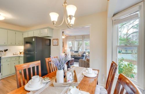 Wendell House | 'Petals & Pillows Getaway' 1 Mi to Dtwn Wendell!