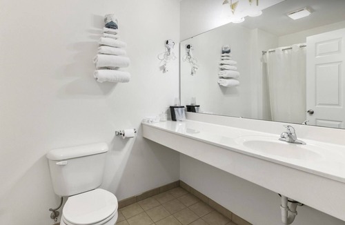 Renault Bed & Breakfast | Petite Queen + Full Basic Room with Free Breakfast