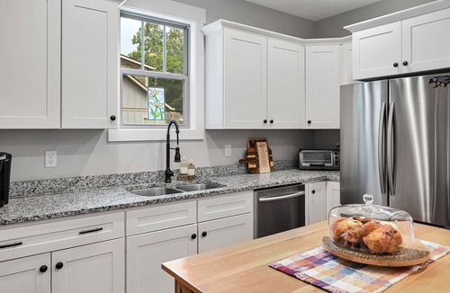 Black Mountain House | Pets & Kids, Spacious & Bright, Fenced Yard, EV, Best Stocked Home, Walk to Town