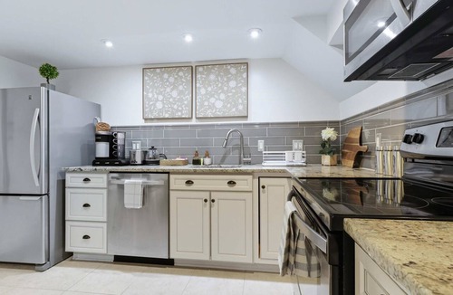 Petworth Apartment | Petworth Gem - Modern Studio Near METRO rail