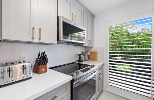 Hunt Club Condo | PGA National Private Entrance Condo - Newly Renovated