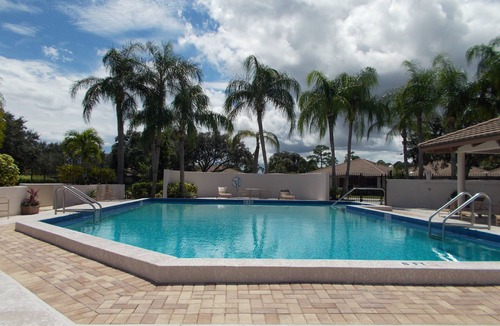 Palm Beach Gardens Cottage | PGA Resort Cottage FREE Private Beach Club Access & Sunsets on the 18th Fairway