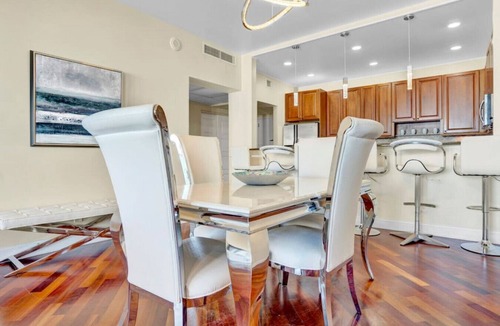 Sunny Isles Beach Condo | PH9 - 19370 Collins Ave MIA