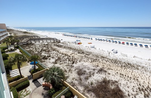 Fort Walton Beach Condo | PI 412: Island Oasis - Enjoy a splashing good time at this beachfront condo!
