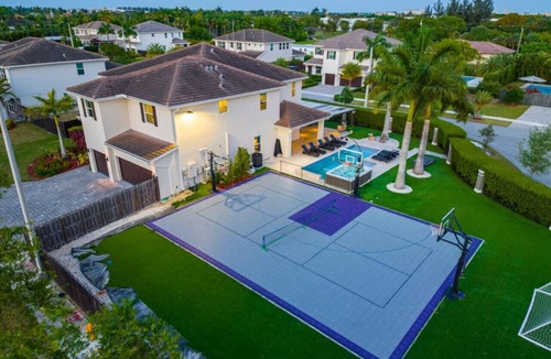 Ludlam House | Pickleball/Soccer Field/Pool