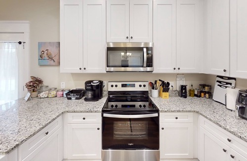 Cartersville Cottage | Pine Mtn Getaway Pet-ok 3BR w Weekday Discounts