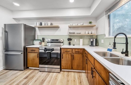 Jacksonville House | Pine & Petals Place in Jacksonville