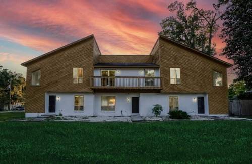 Jacksonville House | Pine & Petals Place in Jacksonville