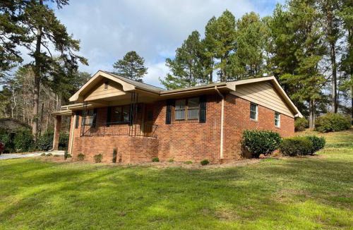 Gainesville House | Pine Valley Place 3 Bedroom 2 Bathroom house