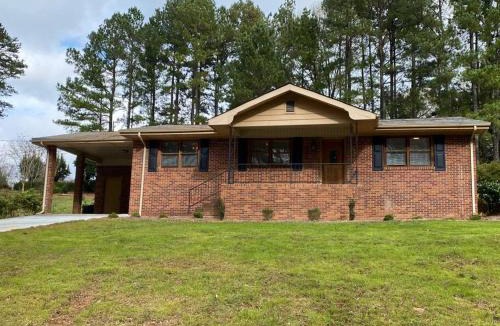 Gainesville House | Pine Valley Place 3 Bedroom 2 Bathroom house