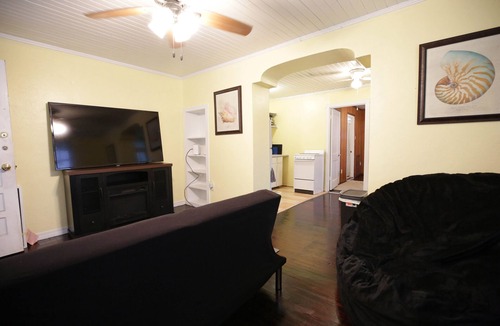 East Pensacola Heights House | Pineapple Paradise: EPH, Close to Downtown, Beach!