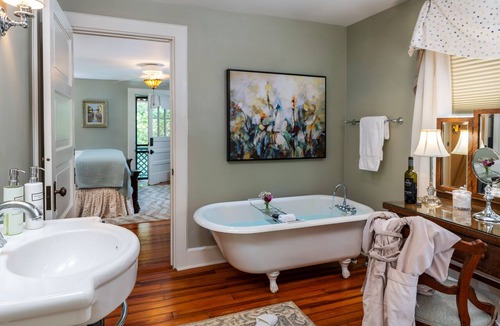 Historic Montford Bed & Breakfast | Pinecrest Bed & Breakfast