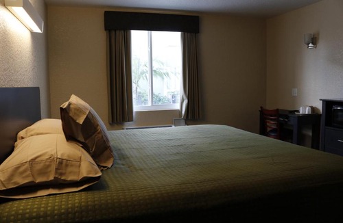 West Palm Beach Hotel | Pioneer Inn