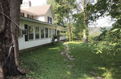 Sloans Valley House | Pitman Pointe Estate w/Lake View