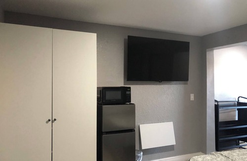 Pinellas Park Apartment | Pleasant 1-bedroom NEW Studio 3 with NEW AC in Pinellas Park