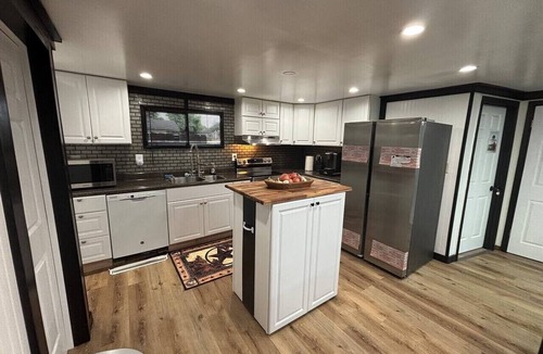 Chattanooga Apartment | Pocahontas bedroom in two bedroom, 1 bath unit