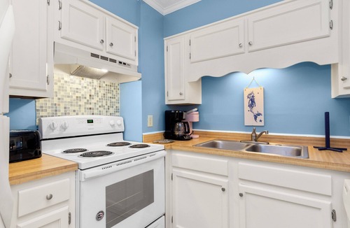 Emerald Isle Condo | Point Emerald Villa C-106 | Oceanview 2BR Condo w/Pools, Tennis & Beach Access