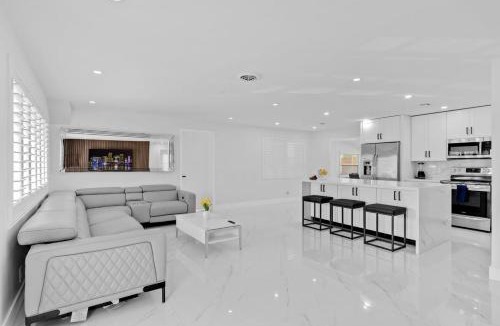Survey Creek House | Pompano Gem, 1 mi to Beach & 12 Pickleball courts