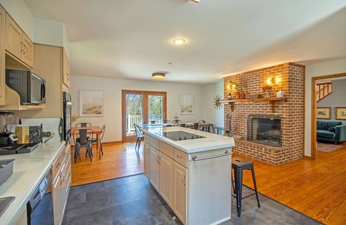 Elkton House | Pond Access, Game Room & Rec passes!