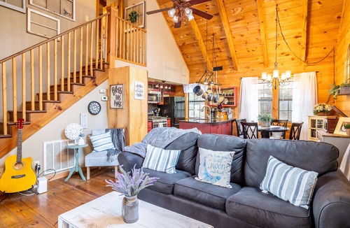 Sevierville Cabin | Pond View! Great Location! Close to Attractions Family and Pet Friendly!