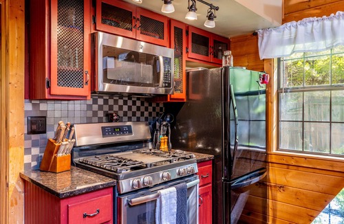 Sevierville Cabin | Pond View! Great Location! Close to Attractions Family and Pet Friendly!