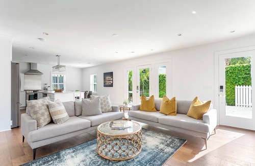 Cannonborough Elliotborough House | Pool! | 2 Blocks to King St | Parthenon Suites