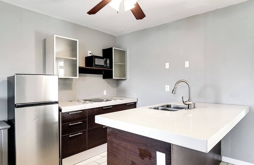 Olympia Heights House | Pool+2 King Bed+Central Location
