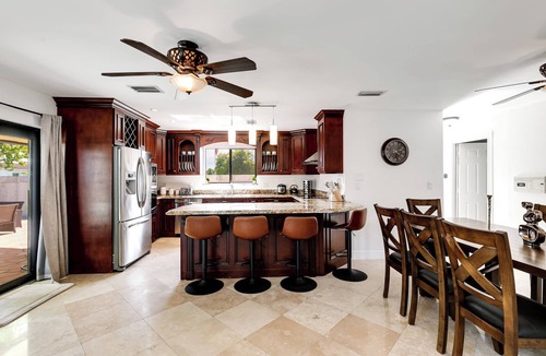 Olympia Heights House | Pool+2 King Bed+Central Location
