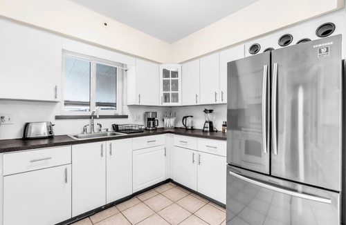 Golden Glades House | Pool, 4 Bed, 3 Bath, Patio, Parking.