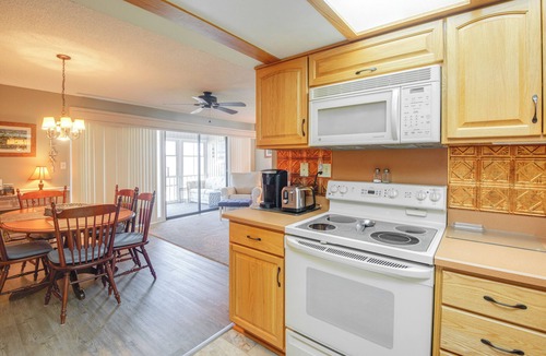 Welaka Condo | Pool Access & Lanai: Riverfront Welaka Condo!